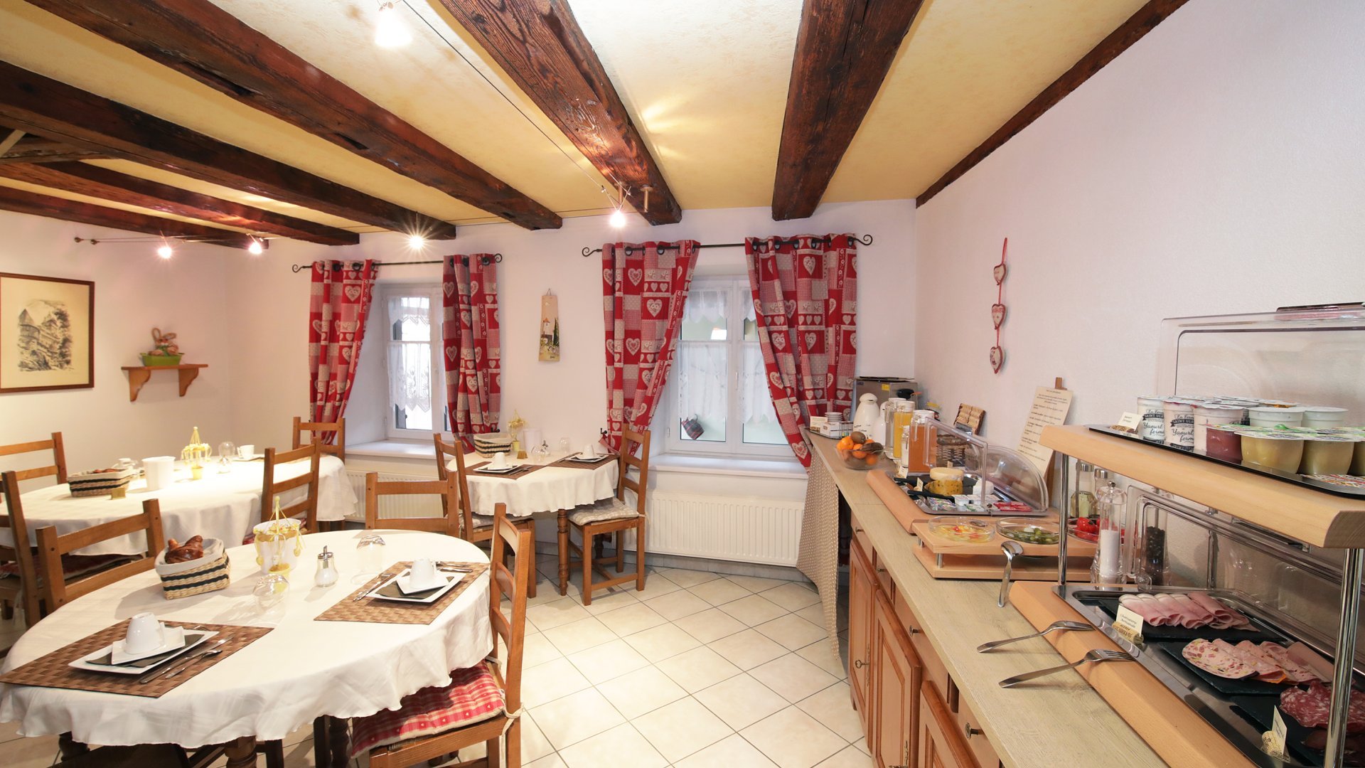 Salle du petit-déjeuner chambres d'hôtes Alsace